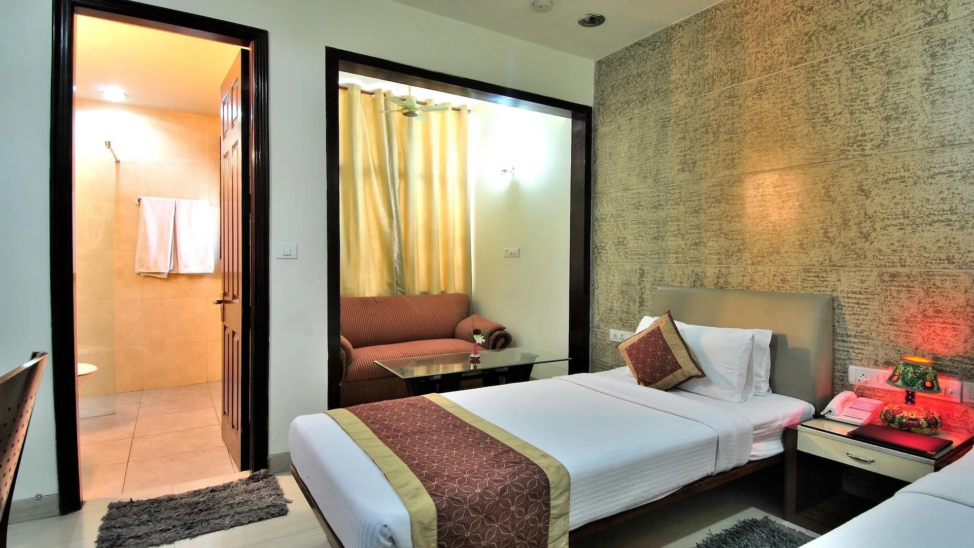 Cosy Grand, Chanakyapuri By The Cosy Hotels Нью-Дели