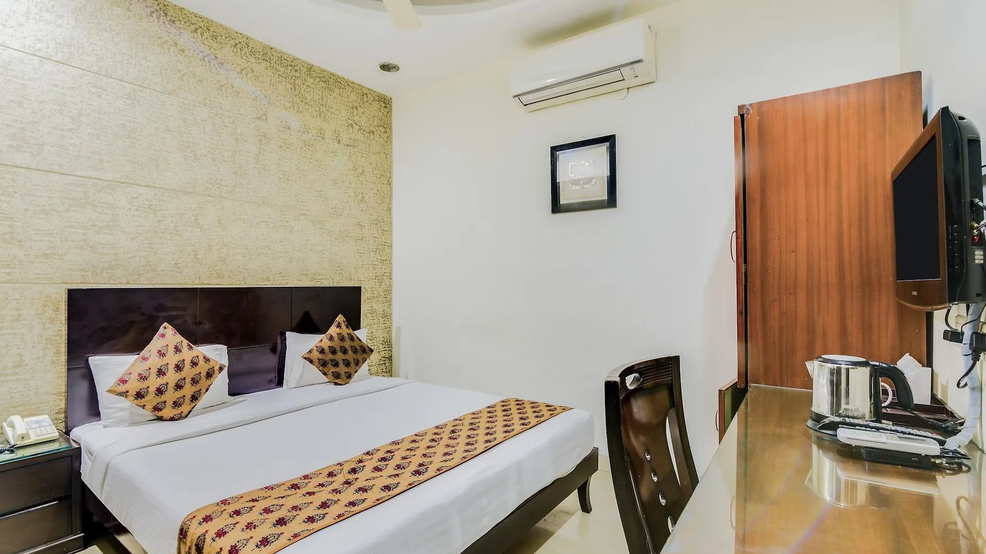 Cosy Grand, Chanakyapuri By The Cosy Hotels Нью-Дели
