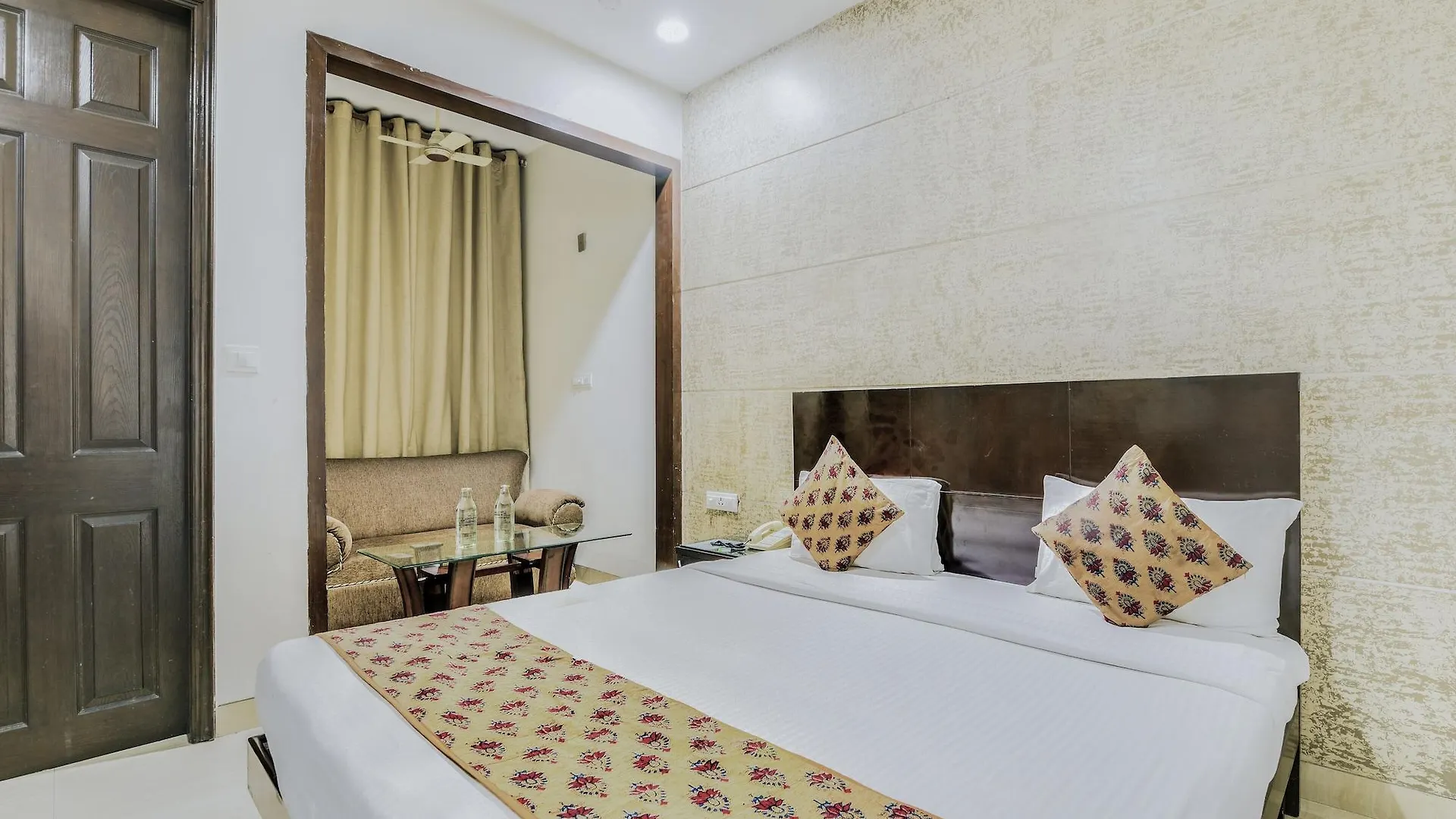 Cosy Grand, Chanakyapuri By The Cosy Hotels Нью-Дели