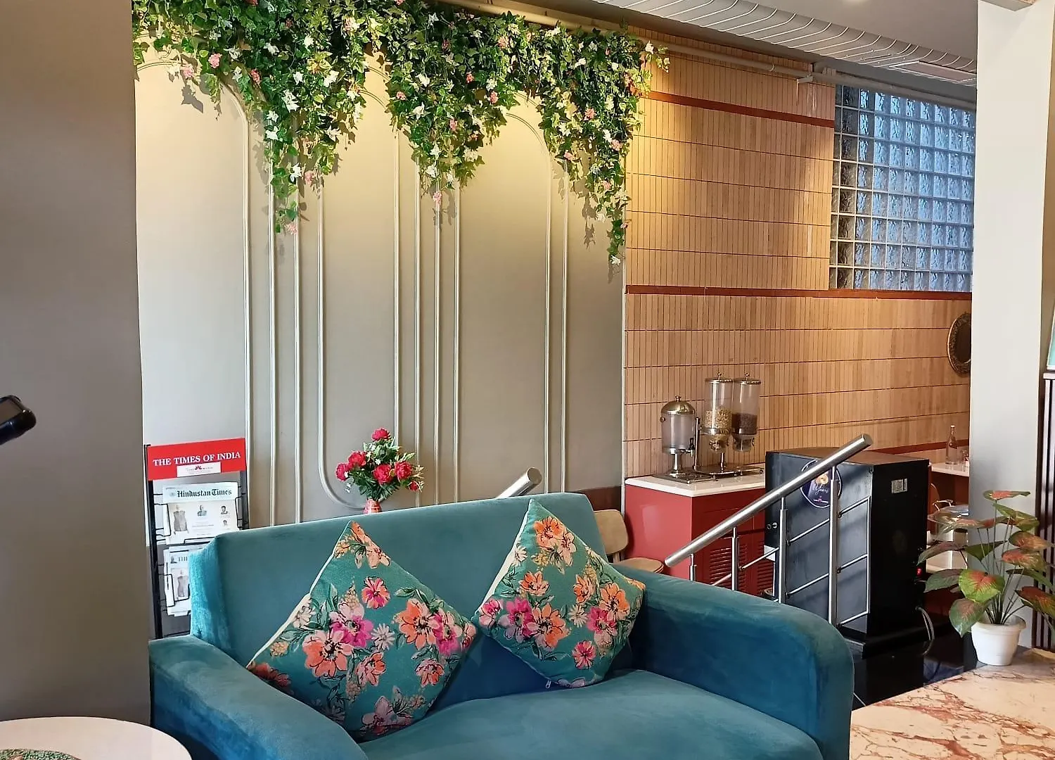 Cosy Grand, Chanakyapuri By The Cosy Hotels Нью-Дели