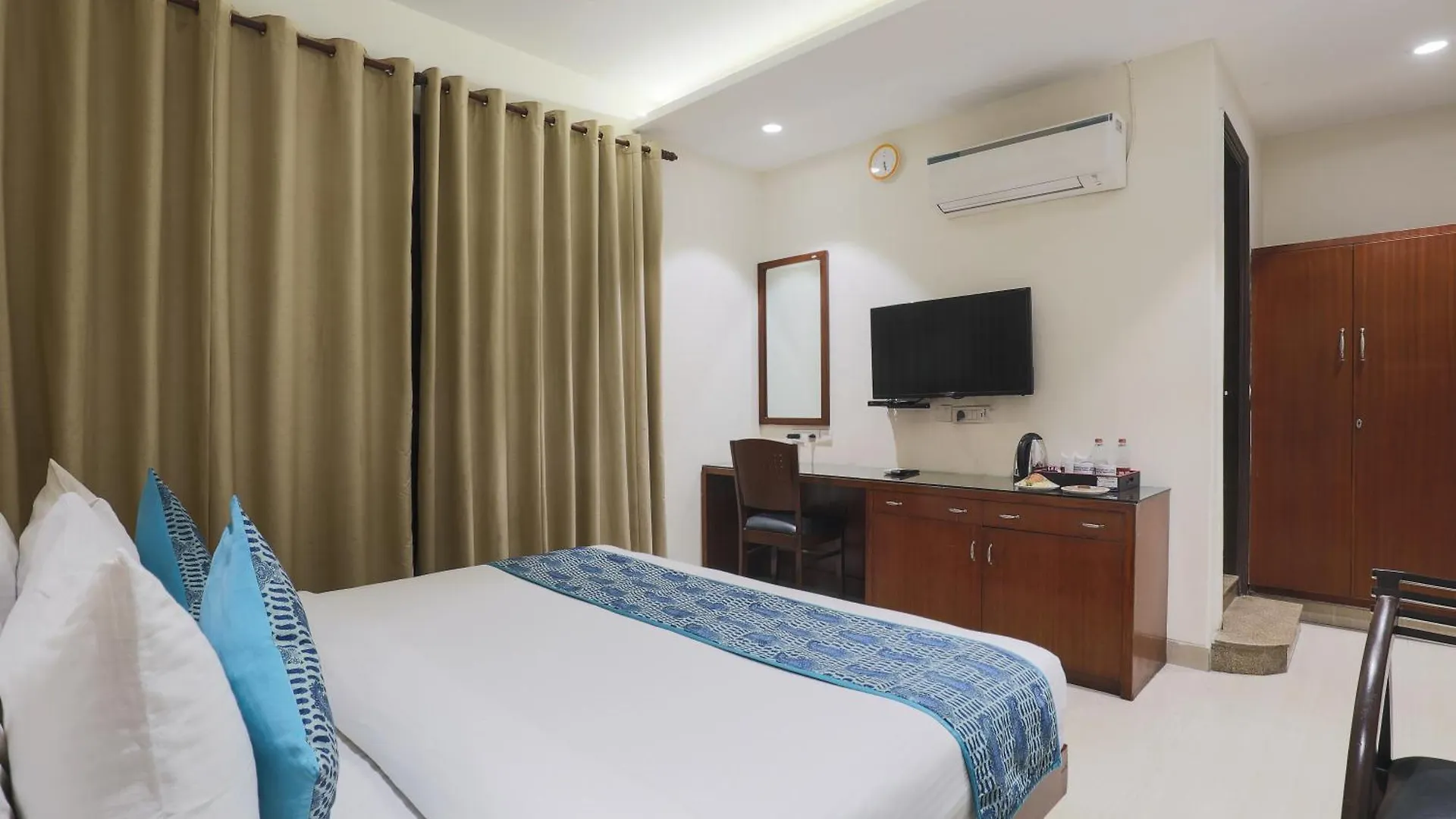 Cosy Grand, Chanakyapuri By The Cosy Hotels Нью-Дели