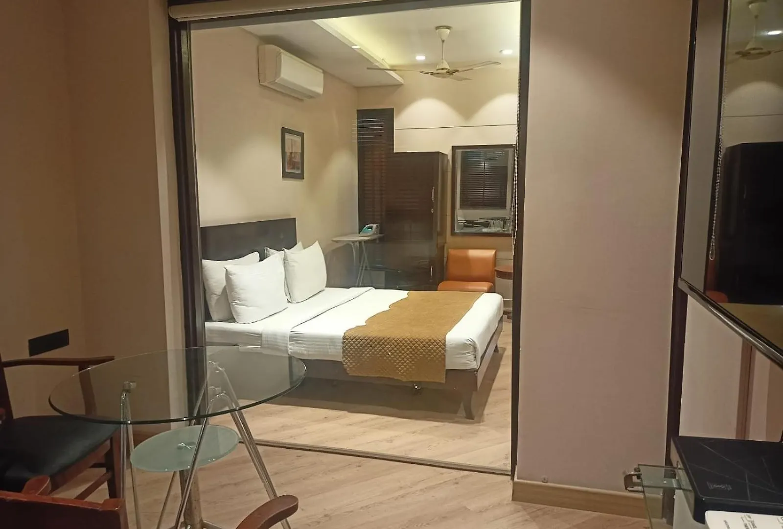 Cosy Grand, Chanakyapuri By The Cosy Hotels New Delhi 4*,
